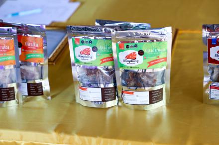 3. กลุ่มแปรรูปปลาบ้านเพชรชมภู (สมพงค์ ปลาส้ม) หมู่ที่ 2  ต.นาโบสถ์ อ.วังเจ้า จ.ตาก