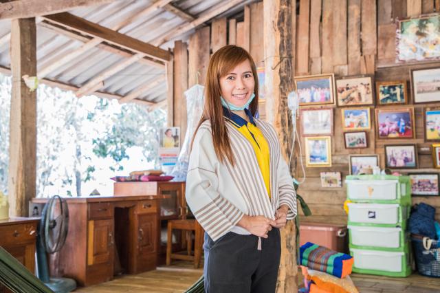 3. กลุ่มทอผ้าปากะญอ (บ้านมอทะ) ต.แม่อุสุ อ.ท่าสองยาง จังหวัดตาก 