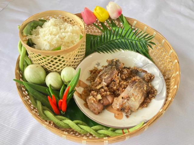 3. หมูส้มกับไข่เค็ม ต.ทรงธรรม อ.เมือง จ.กำแพงเพชร