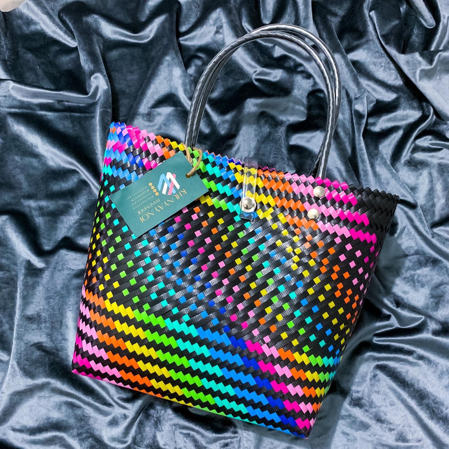 12. กระเป๋าสาน KHUNYAY NOI