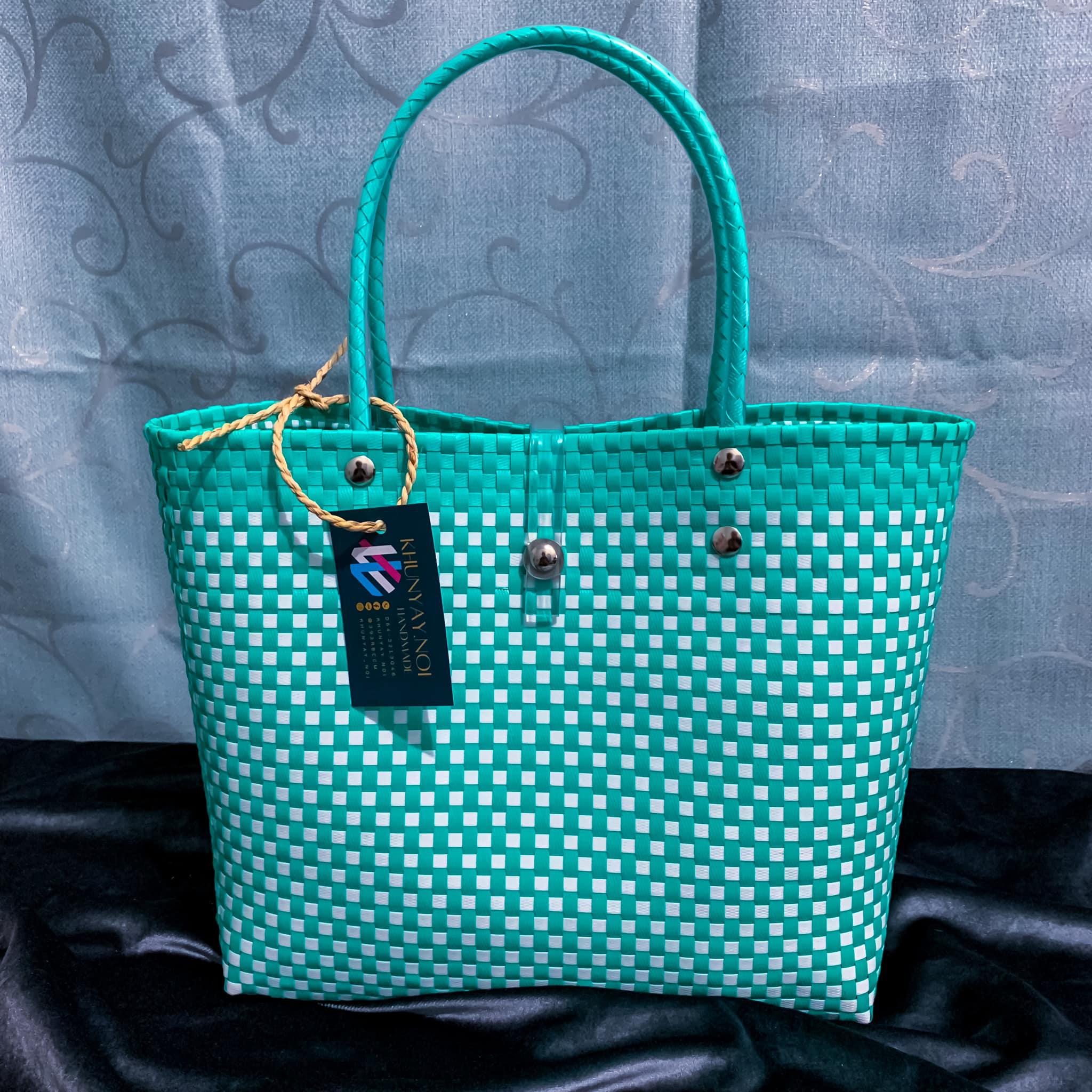 14. กระเป๋าสาน KHUNYAY NOI