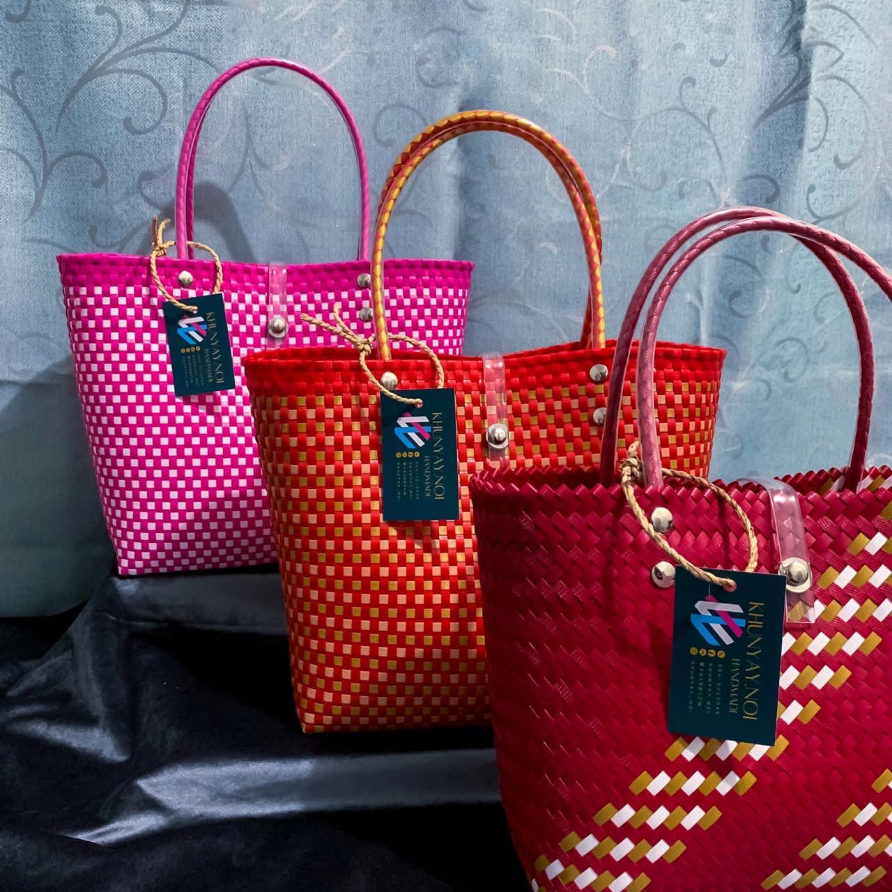 15. กระเป๋าสาน KHUNYAY NOI