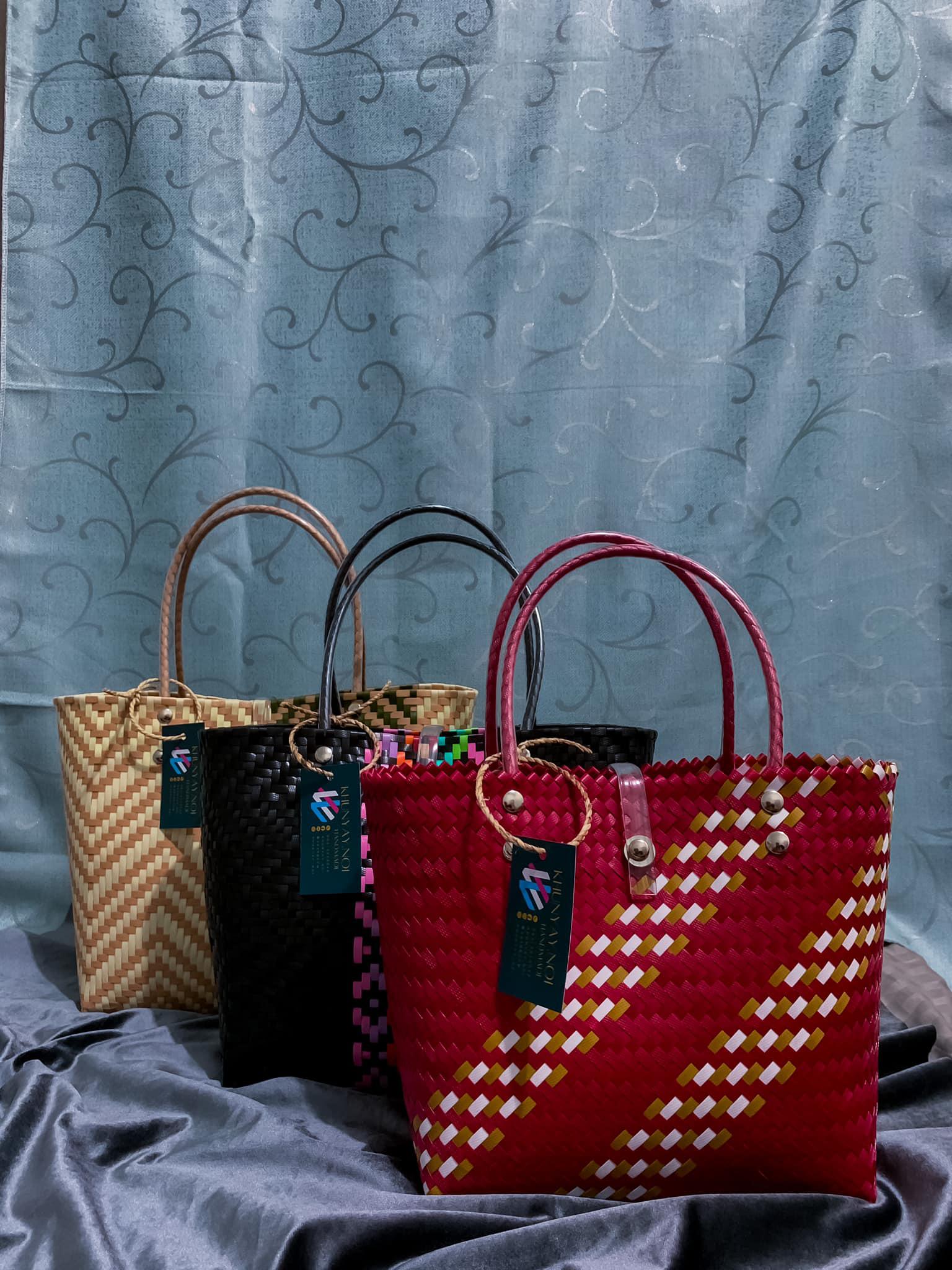 18. กระเป๋าสาน KHUNYAY NOI