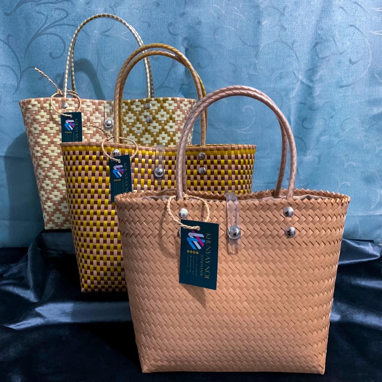 20. กระเป๋าสาน KHUNYAY NOI