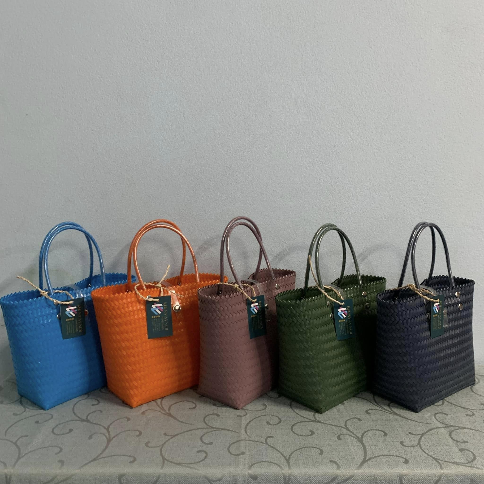 21. กระเป๋าสาน KHUNYAY NOI