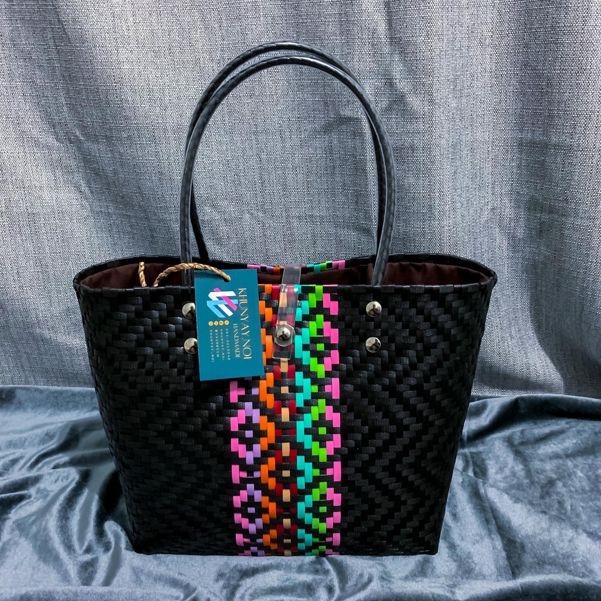 25. กระเป๋าสาน KHUNYAY NOI