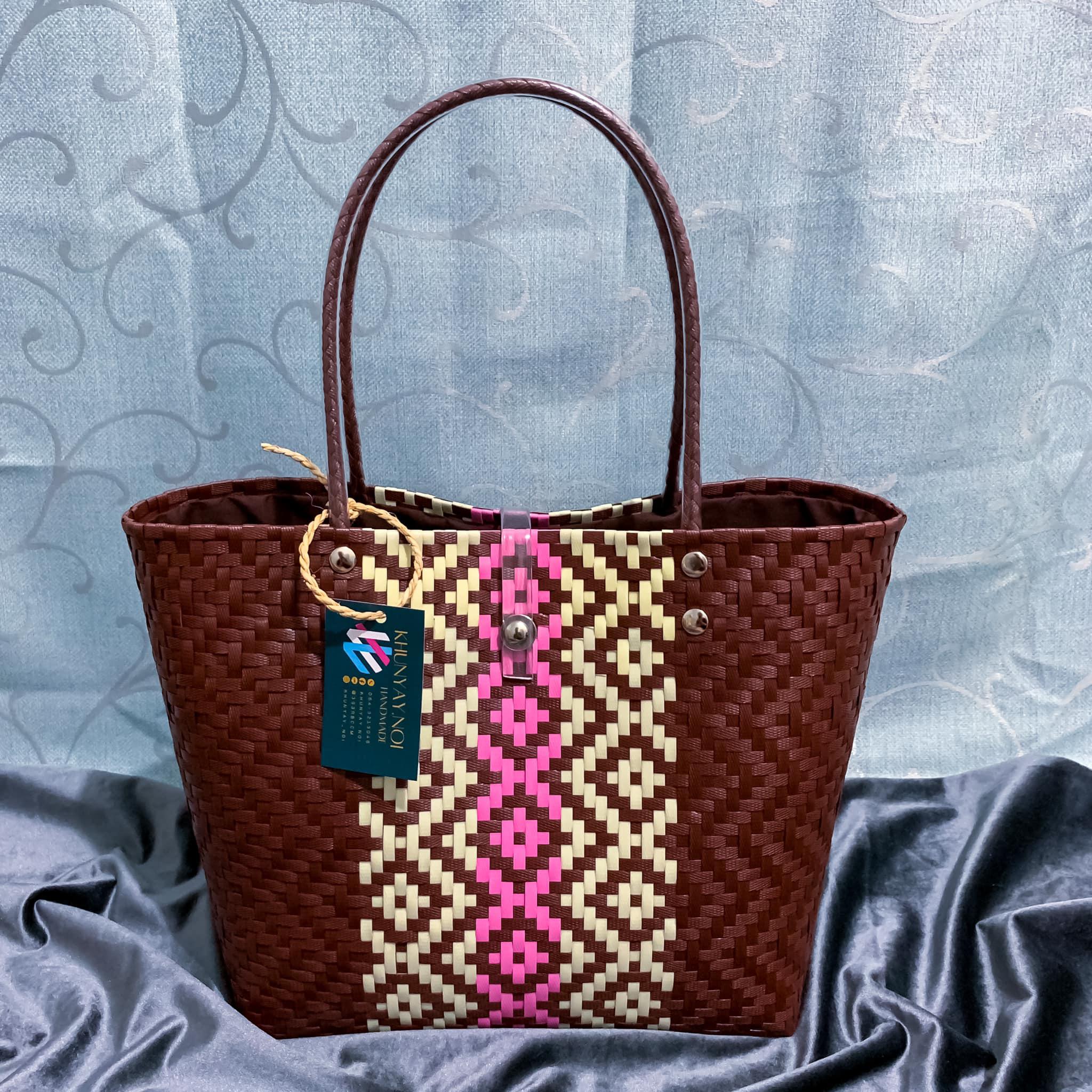 27. กระเป๋าสาน KHUNYAY NOI