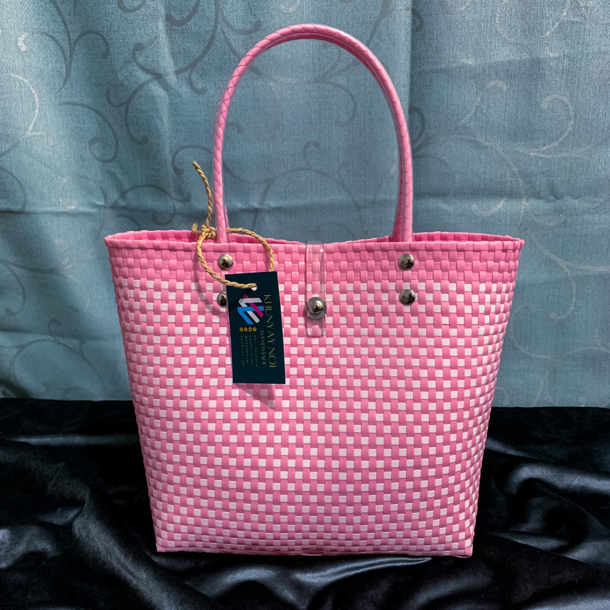 28. กระเป๋าสาน KHUNYAY NOI