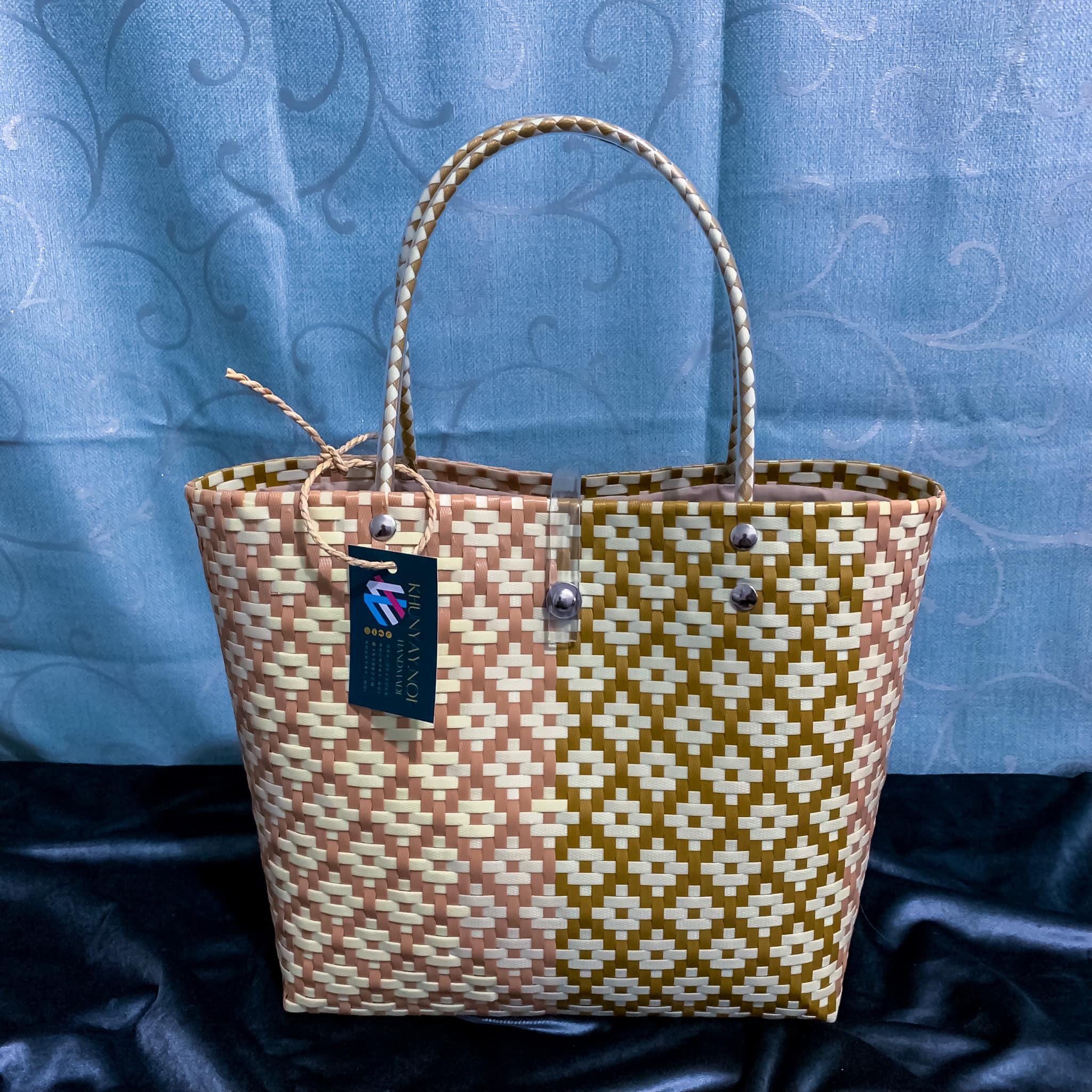 29. กระเป๋าสาน KHUNYAY NOI