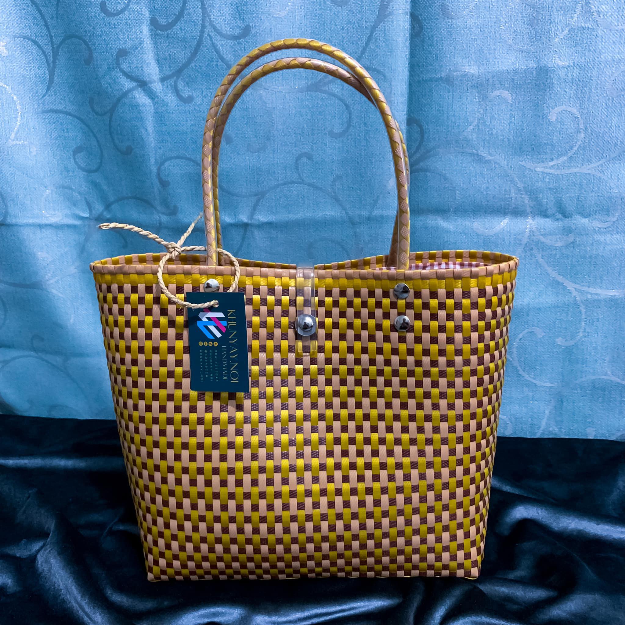 30. กระเป๋าสาน KHUNYAY NOI