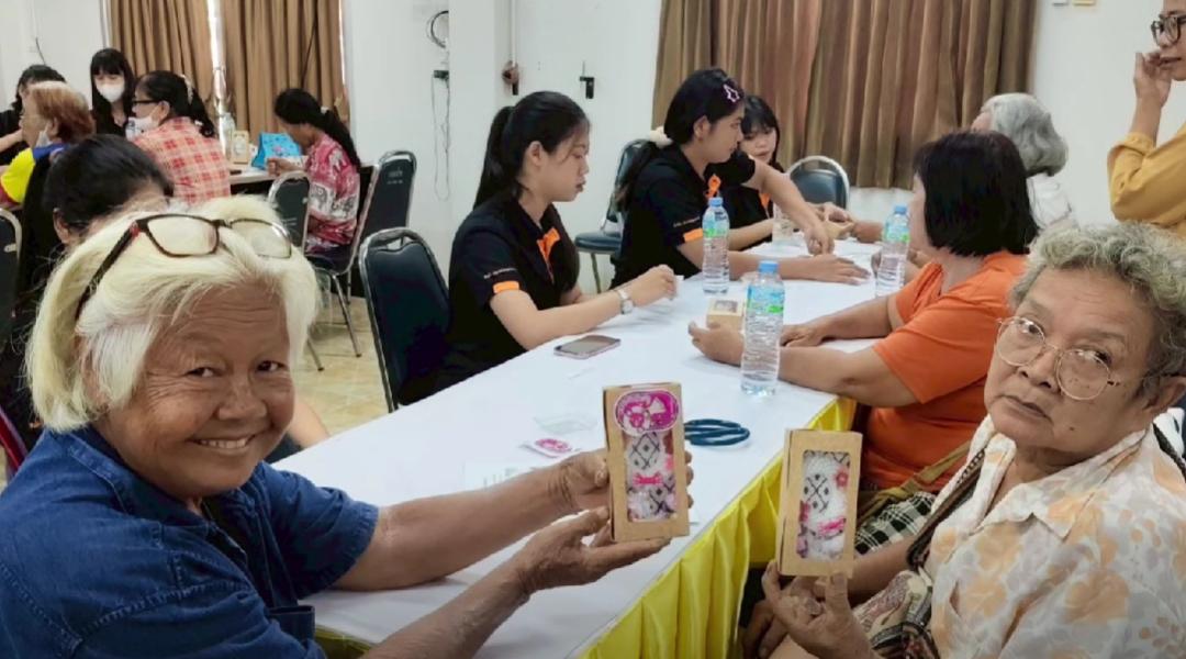 3. ผลิตภัณฑ์พวงหรีด/ดอกไม้จัน/พวงมาลัย กลุ่มโรงเรียนผู้สูงอายุ หมู่ 8 ตำบลทรงธรรม อำเภอเมืองกำแพงเพชร จังหวัดกำแพงเพชร