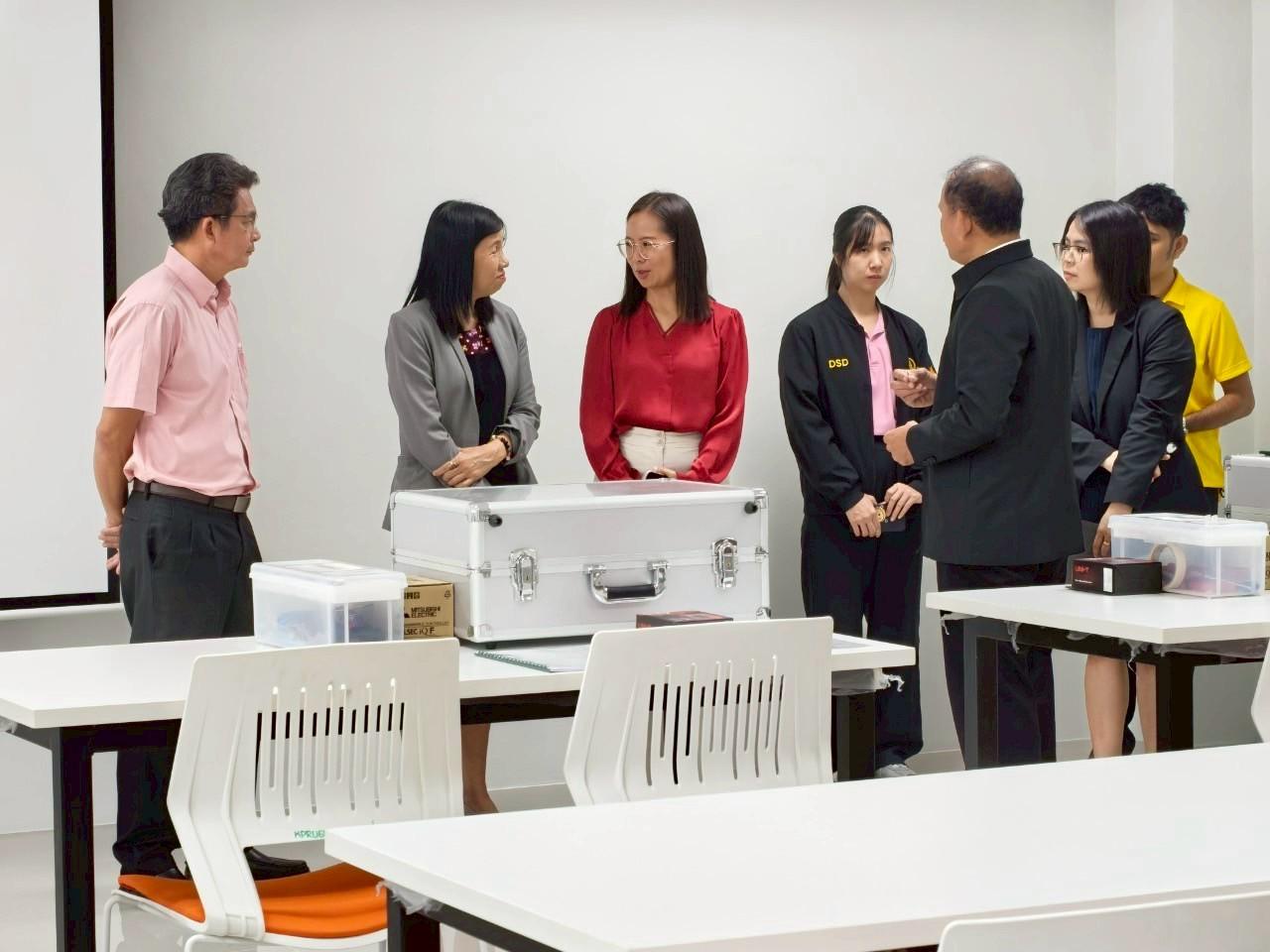 4. ศูนย์ LPC มหาวิทยาลัยราชภัฏกำแพงเพชร รับมอบใบอนุญาตเป็นศูนย์ทดสอบ สาขาช่างควบคุมด้วยระบบโปรแกรมเมเบิ้ลลอจิกคอนโทรลเลอร์ (Programmable Logic Controller : LPC) ระดับ 1