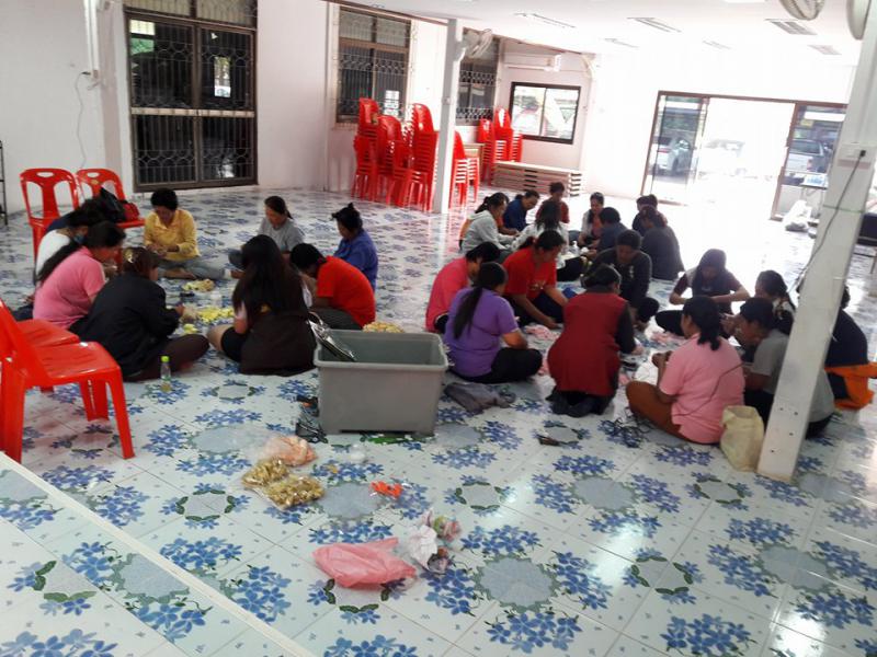 3. อบรมเชิงปฏิบัติการการทำดอกไม้จันทน์ วันที่ 4 กุมภาพันธ์ 2559 ณ ชุมชนหนองหลวง อ.ลานกระบือ