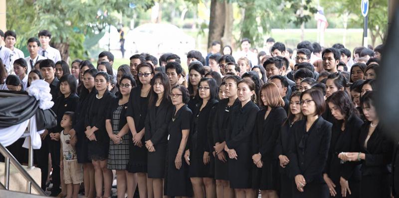 3. ร่วมพิธีถวายอาลัย เพื่อน้อมรำลึกในพระมหากรุณาธิคุณ แห่งพระบาทสมเด็จพระปรมินทรมหาภูมิพลอดุลยเดช วันที่ 18 ตุลาคม 2559 ณ บริเวณลานหน้าอาคารเรียนรวมและอำนวยการ (อาคาร 14) 