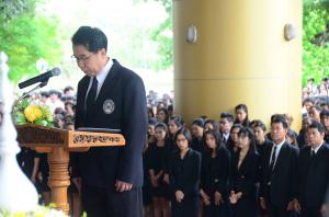 2. ร่วมพิธีถวายอาลัย เพื่อน้อมรำลึกในพระมหากรุณาธิคุณ แห่งพระบาทสมเด็จพระปรมินทรมหาภูมิพลอดุลยเดช วันที่ 18 ตุลาคม 2559 ณ บริเวณลานหน้าอาคารเรียนรวมและอำนวยการ (อาคาร 14) 