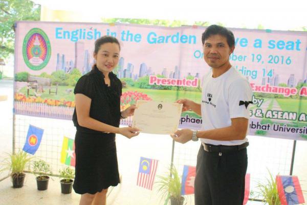 2. กิจกรรม English in the garden : Have a seat and speak English วันที่ 19 ตุลาคม 2559 ณ ใต้ถุนอาคารเรียนรวมและอำนวยการ (อาคาร 14) มหาวิทยาลัยราชภัฏกำแพงเพชร