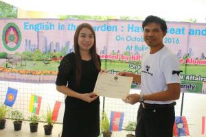 3. กิจกรรม English in the garden : Have a seat and speak English วันที่ 19 ตุลาคม 2559 ณ ใต้ถุนอาคารเรียนรวมและอำนวยการ (อาคาร 14) มหาวิทยาลัยราชภัฏกำแพงเพชร