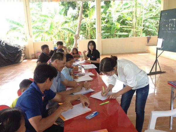 4. กิจกรรมเชิงปฏิบัติการการทำน้ำหมักชีวภาพและการจัดทำบัญชีรายรับรายจ่าย วันที่ 27 เมษายน 2560 ณ ชุมชนหนองหลวง หมู่ที่ 10 บ้านวังสระทอง