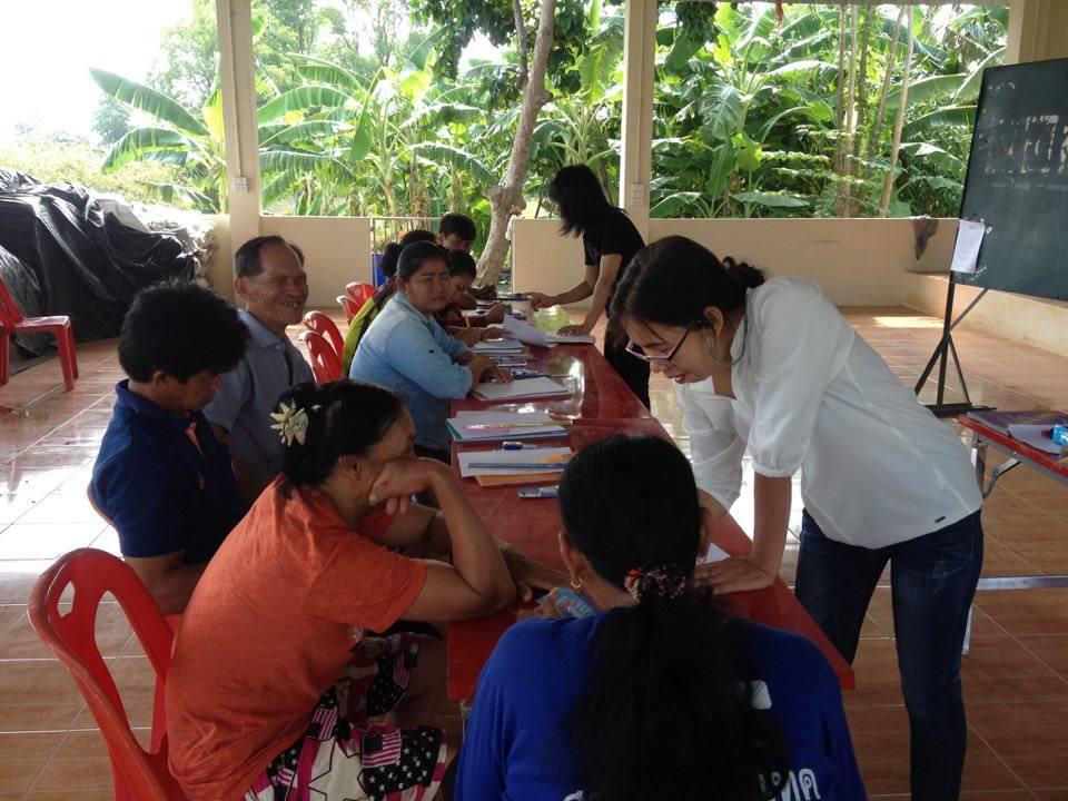 2. กิจกรรมเชิงปฏิบัติการการทำน้ำหมักชีวภาพและการจัดทำบัญชีรายรับรายจ่าย วันที่ 27 เมษายน 2560 ณ ชุมชนหนองหลวง หมู่ที่ 10 บ้านวังสระทอง