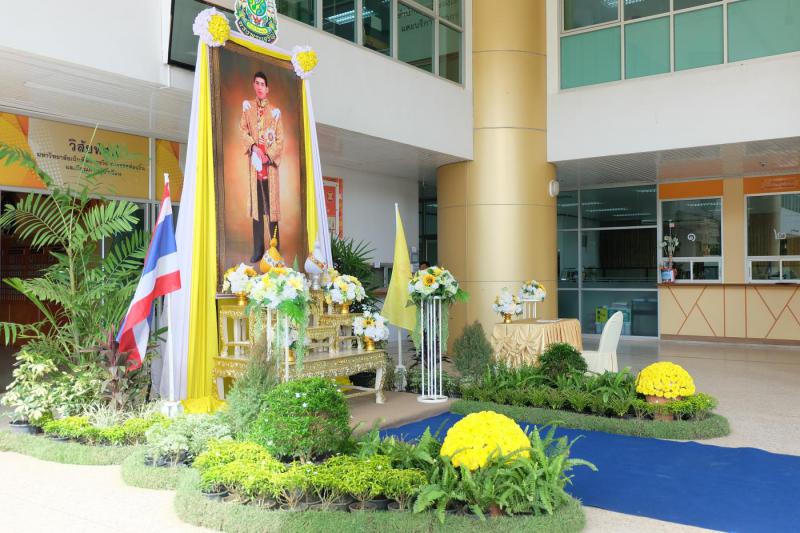 2. พิธีลงนามถวายพระพรชัยมงคลและถวายราชสดุดี เฉลิมพระเกียรติสมเด็จพระเจ้าอยู่หัวมหาวชิราลงกรณ บดินทรเทพยวรางกูร วันที่ 27 กรกฎาคม 2560 ณ ชั้น 1 ลานหน้าอาคารเรียนรวมและอำนวยการ (อาคาร 14) มหาวิทยาลัยราชภัฏกำเเพงเพชร 