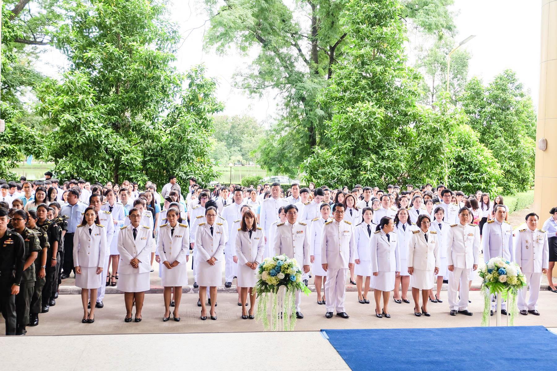 2. พิธีเฉลิมพระเกียรติสมเด็จพระนางเจ้าสิริกิติ์ พระบรมราชินีนาถ วันที่ 9 สิงหาคม 2560 ณ ลานอเนกประสงค์ ชั้น 1 อาคารเรียนรวมและอำนวยการ (อาคาร 14) 