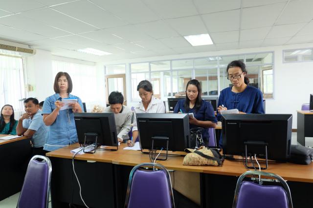 4. อบรมหลักสูตรสร้างยอดขายออนไลน์ ด้วยการตลาดยุคดิจิทัล สำหรับ SME วันที่ 17 - 18 พฤษภาคม 2561 ณ ห้องปฏิบัติการคอมพิวเตอร์ ชั้น 7/1 อาคารศูนย์ภาษาและคอมพิวเตอร์
