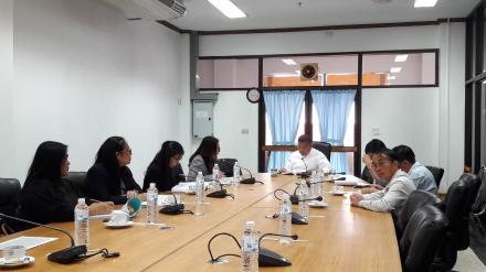 4. รายงานข้อมูลชุมชน สภาพปัญหา ความต้องการและแนวทางพัฒนาชุมชนหมู่บ้านเป้าหมาย ของจังหวัดตาก วันที่ 26 มิถุนายน 2561 ณ ห้องประชุมสื่อสาร ศาลากลางจังหวัดตาก