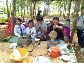 3. การพัฒนายกระดับสินค้า OTOP ของกลุ่มทองม้วนข้าวไรซ์เบอร์รี่ วันที่ 7 พฤศจิกายน 2561 ณ กลุ่มทองม้วนข้าวไรซ์เบอร์รี่ หมู่ที่ 11 ต.โกสัมพี อ.โกสัมพีนคร จ.กำแพงเพชร