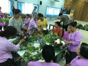 2. กิจกรรมส่งเสริมอาชีพการจัดดอกไม้ วันที่ 7 ธันวาคม 2561 ณ ศาลาเอนกประสงค์ หมู่ที่ 8 ต.นิคมทุ่งโพธิ์ทะเล อ.เมือง จ.กำแพงเพชร