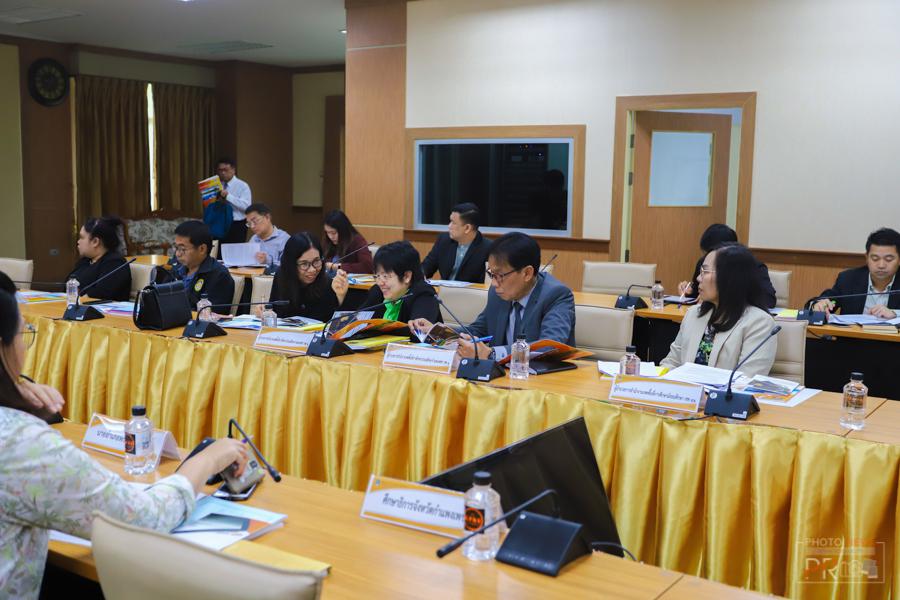 2. ประชุมการดำเนินงานในโครงการขับเคลื่อนยุทธศาสตร์มหาวิทยาลัยราชภัฏเพื่อการพัฒนาท้องถิ่นในความร่วมมือระหว่างจังหวัดกำแพงเพชร กับ มรภ.กำแพงเพชร วันที่ 19 กุมภาพันธ์ 2563 ณ ห้องประชุมรวงผึ้ง ชั้น 8 อาคารเรียนรวมและอำนวยการ (อาคาร 14)