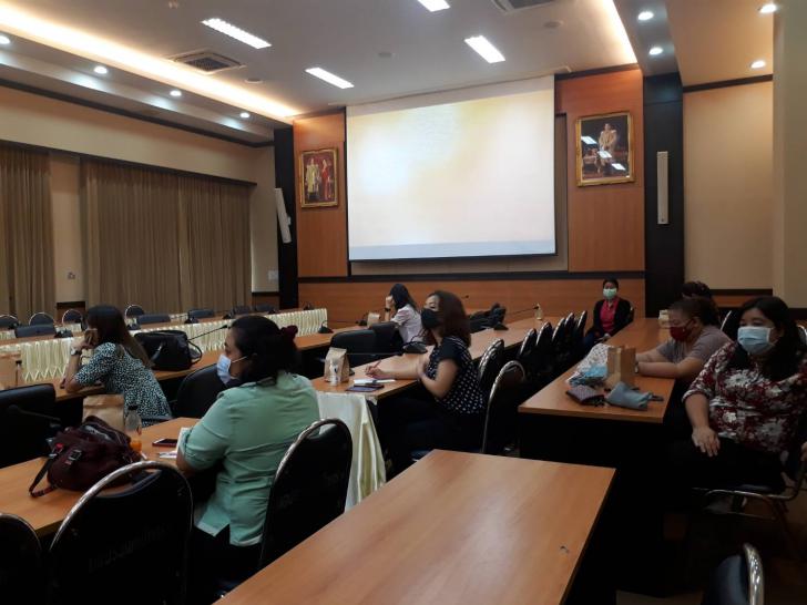 4. ประชุมผู้รับผิดชอบโครงการยกระดับผลิตภัณฑ์ชุมชน OTOPเพื่อวางแผนการดำเนินงานในช่วงการแพร่ระบาดของโรคติดเชื้อไวรัสโคโรนา 2019 (COVID 19) วันที่ 9 เมษายน 2563 ณ ห้องประชุมดาวเรือง อาคารเรียนรวมและอำนวยการ อาคาร 14 ชั้น 9