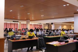 75. กิจกรรมนำเสนอโครงการย่อย (Proposal) ของนักศึกษาในโครงการยุวพัฒน์รักษ์ถิ่น วันที่ 15 กรกฎาคม  2563 ณ ห้องประชุมลีลาวดี ชั้น 2 อาคารหอประชุมทีปังกรรัศมีโชติ มหาวิทยาลัยราชภัฏกำแพงเพชร