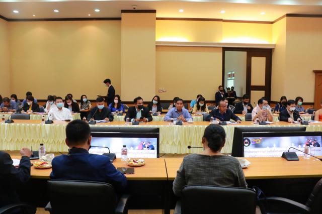 4. ประชุมโครงการยกระดับเศรษฐกิจและสังคมรายตำบลแบบบูรณาการ (1 ตำบล 1 มหาวิทยาลัย) ร่วมกับจังหวัดกำแพงเพชร วันที่ 4 ธันวาคม 2563 ณ ห้องประชุมดาวเรือง ชั้น 9 อาคารเรียนรวมและอำนวยการ มหาวิทยาลัยราชภัฏกำแพงเพชร
