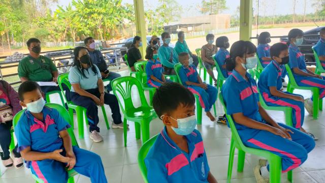 3. อบรมเชิงปฏิบัติการการทำดินเพาะชำและน้ำหมักสลายตอซัง วันที่ 22-23 มีนาคม 2565 ณ โรงเรียนบ้านคลองเรือ ต.เทพนคร อ.เมือง จ.กำแพงเพชร