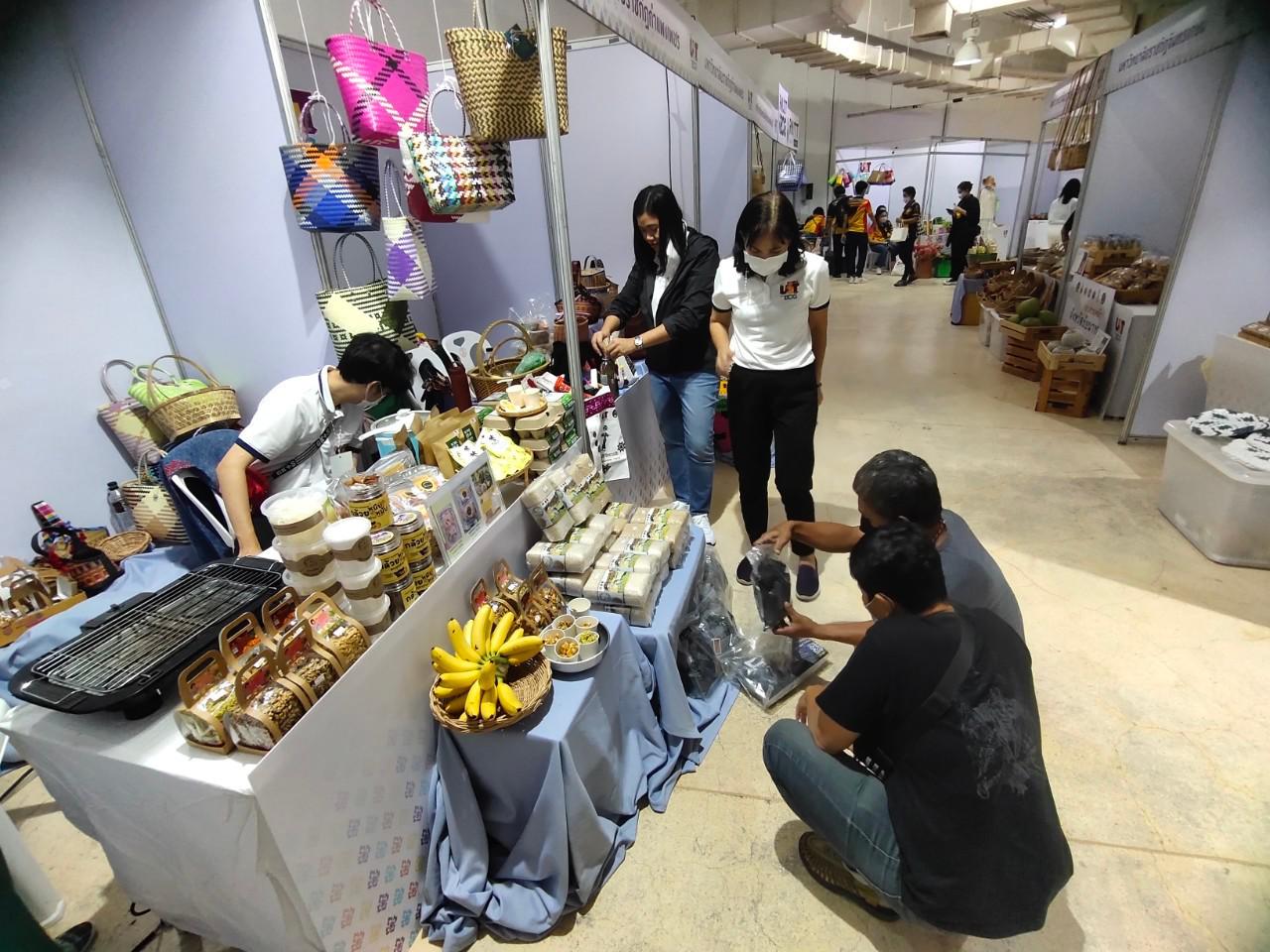 1. งาน ชม-ชิม-ช้อป สินค้าคัดสรร BCG  ภายใต้โครงการขับเคลื่อนเศรษฐกิจและสังคมฐานรากหลังโควิทด้วยเศรษฐกิจ BCG หรือโครงการมหาวิทยาลัยสู่ตำบล U2T for BCG วันที่ 7-9 ตุลาคม 2565 ณ เซ็นทรัล บางนา