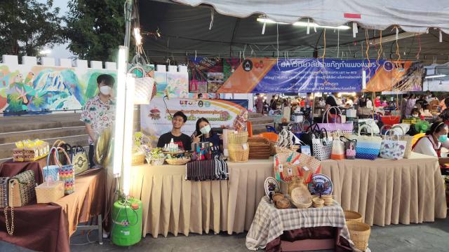 1. งานมหกรรมอาหารพื้นบ้าน เทศกาลกินก๋วยเตี๋ยว เที่ยวเมืองกำแพง ระหว่างวันที่ 8-12 ธันวาคม 2565 ณ บริเวณหน้าลานอนุรักษ์วัฒนธรรมไทย สิริจิตอุทยาน แม่น้ำปิง