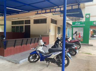 2. ปรับปรุงภูมิทัศน์และทำสวนหย่อม หน้าอาคารน้ำเพชร เพื่อเตรียมพร้อมเปิดศูนย์จัดแสดงเเละจำหน่ายผ้าทอพื้นบ้าน เเละผลิตภัณฑ์ชุมชน มหาวิทยาลัยราชภัฏกำแพงเพชร และต้อนรับนักศึกษาจีน