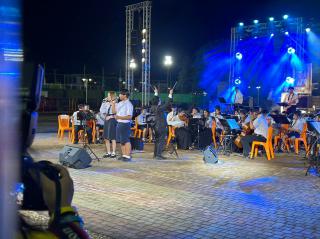 4. บุคลากรสำนักบริการวิชาการและจัดหารายได้ ้เข้าร่วมรับชมการแสดงดนตรีเทิดพระเกียรติ ดนตรีในสวน วันที่ 5 ธันวาคม 2566 ณ ลานน้ำพุ สิริจิตอุทยาน จังหวัดกำแพงเพชร