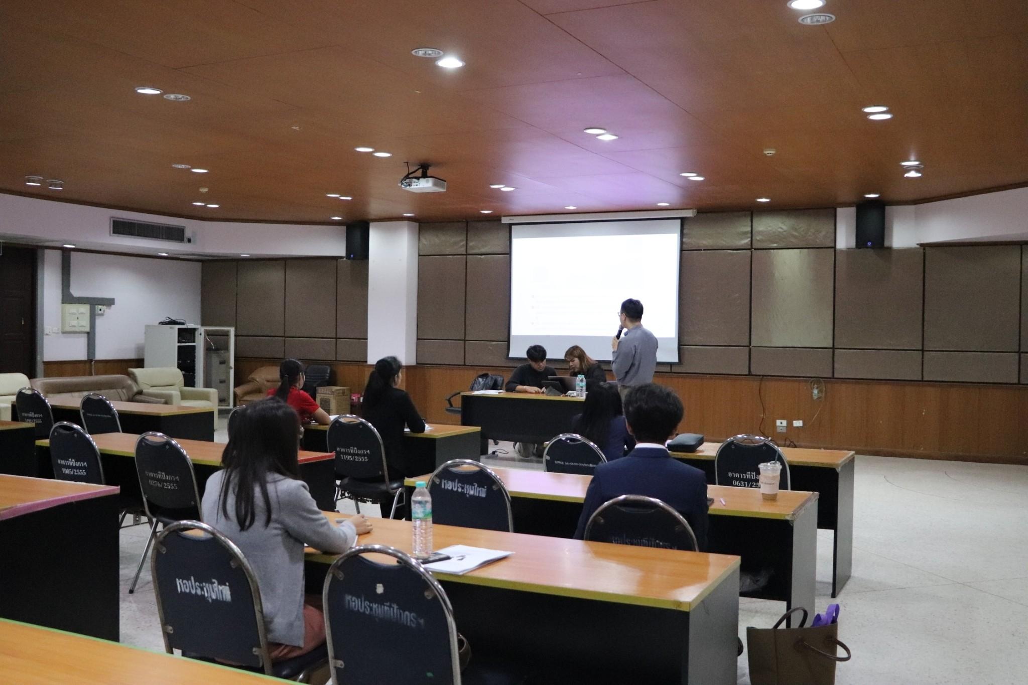 3. จัดโครงการพัฒนาศักยภาพทักษะภาษาอังกฤษตามกรอบ CEFR เพื่อความก้าวหน้าทางวิชาชีพ (CEFR Booster for Career Advancement) วันที่ 23-24 พฤศจิกายน 256 ณ ห้องประชุมทองกวาว และห้องประชุมกาสะลอง ชั้น 2 หอประชุมทีปังกรรัศมีโชติ มหาวิทยาลัยราชภัฏกำแพงเพชร