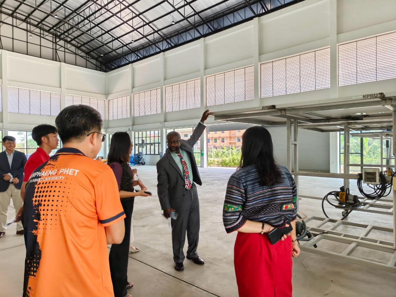 2. ต้อนรับผู้เชี่ยวชาญจากสหรัฐอเมริกา แลกเปลี่ยนความรู้ด้านการเรียนรู้ตลอดชีวิต วันศุกร์ที่ 14 มีนาคม พ.ศ. 2568 ณ ศูนย์การเรียนรู้ตลอดชีวิตและพัฒนามาตรฐานวิชาชีพ (LPC) มหาวิทยาลัยราชภัฏกำแพงเพชร