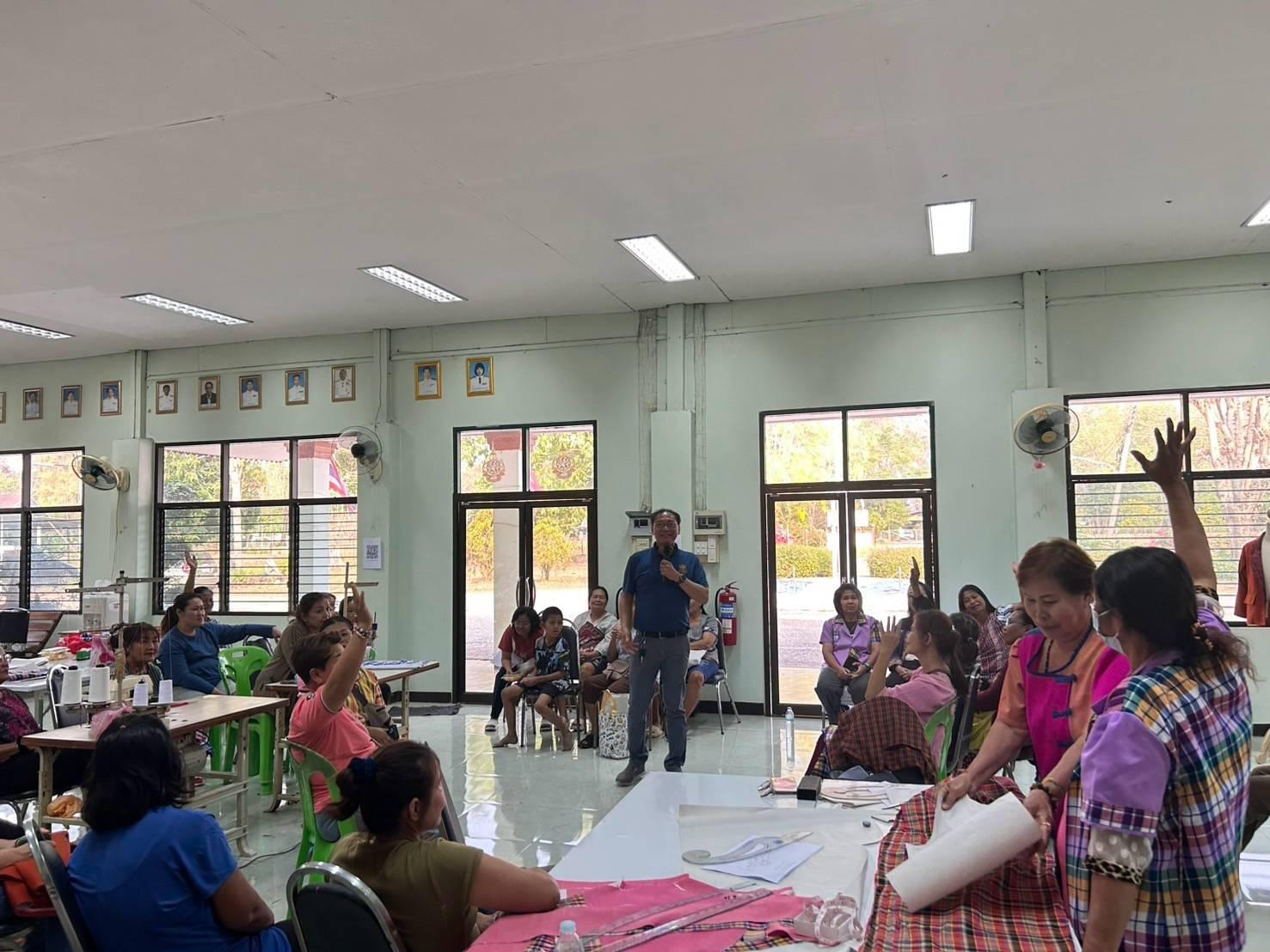 2. ที่ปรึกษาในการยกระดับคุณภาพชีวิตและรายได้ให้กับวิสาหรกิจชุมชนกลุ่มทอผ้า วันที่ 20 มีนาคม 2568 ณ ห้องประชุมนิคมสร้างตนเองทุ่งโพธิ์ทะเล จังหวัดกำแพงเพชร