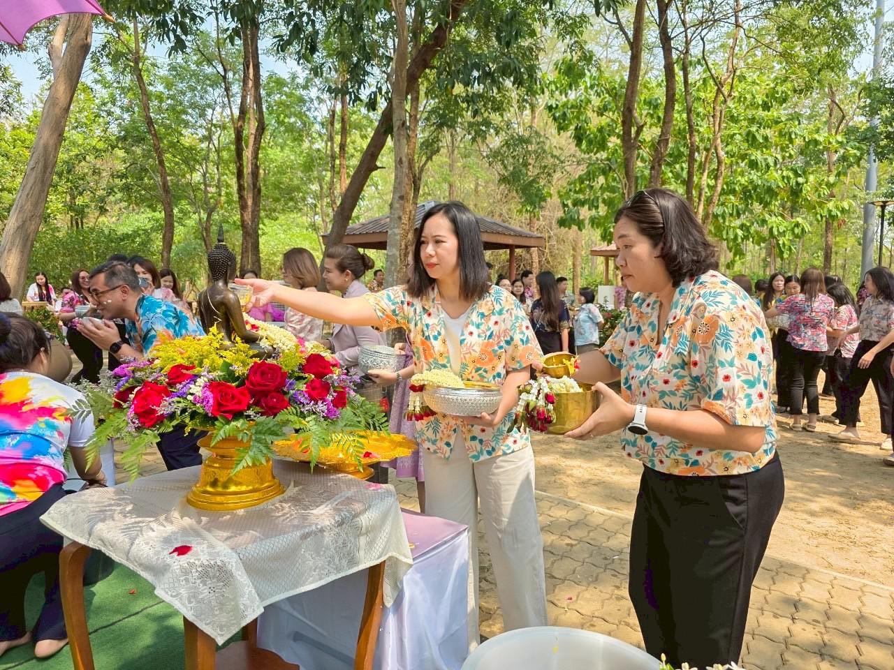 1. เข้าร่วมพิธีรดน้ำขอพร เนื่องในโอกาสวันสงกรานต์ ปีใหม่ไทย วันที่ 10 เมษายน 2568 ณ สวนป่าเฉลิมพระเกียรติ 77 พรรษา มหาราชินี ศูนย์ราชการจังหวัดกำแพงเพชร ตำบลหนองปลิง อำเภอเมืองกำแพงเพชร จังหวัดกำแพงเพชร