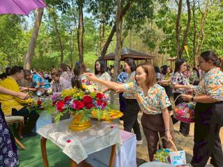 เข้าร่วมพิธีรดน้ำขอพร เนื่องในโอกาสวันสงกรานต์ ปีใหม่ไทยใน