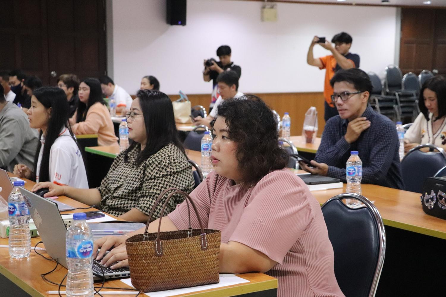 13. โครงการอบรมเชิงปฏิบัติการการวิเคราะห์และประเมินผลตอบแทนทางสังคม SROI ของโครงการตามยุทธศาสตร์การพัฒนาท้องถิ่น