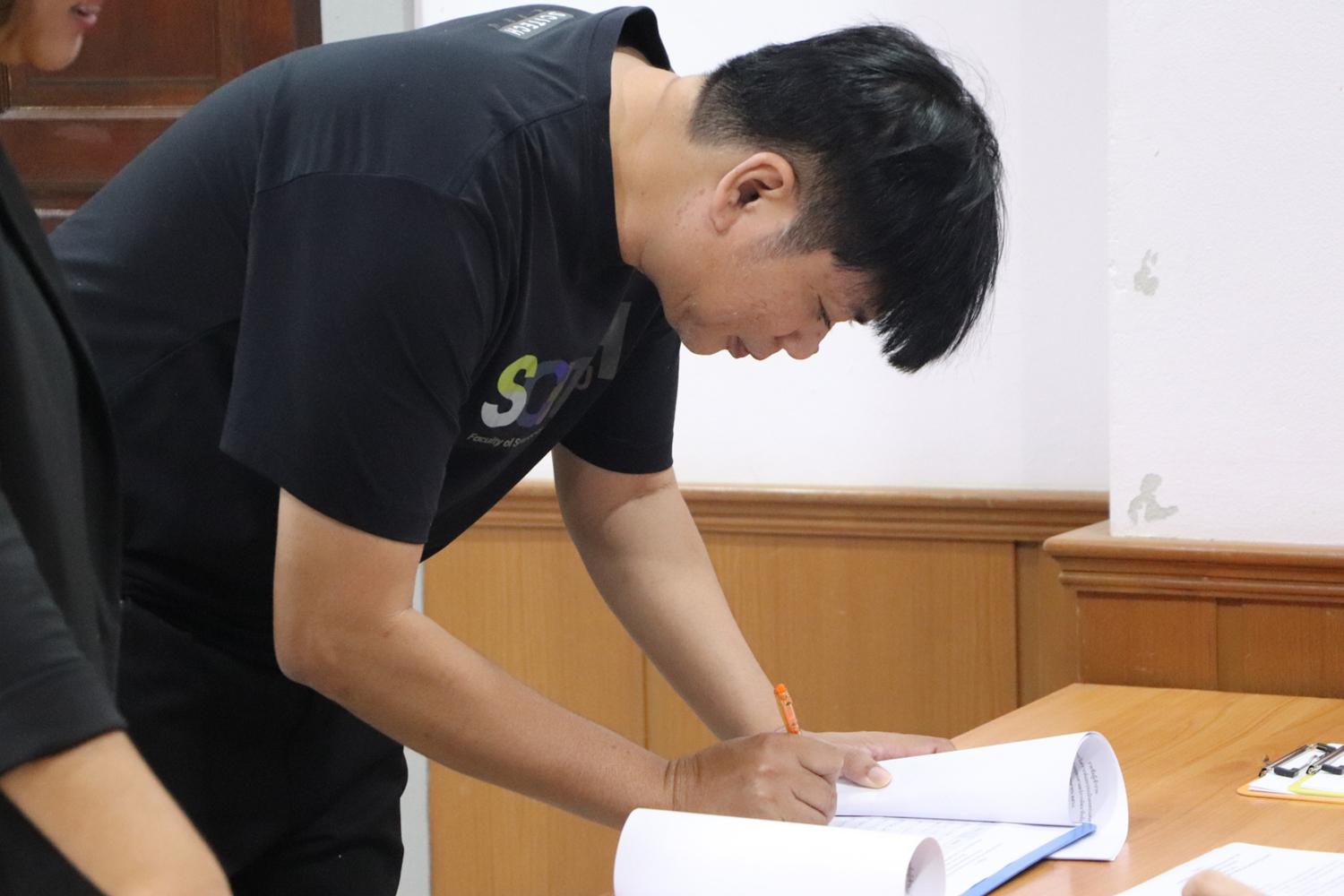 2. โครงการอบรมเชิงปฏิบัติการการวิเคราะห์และประเมินผลตอบแทนทางสังคม SROI ของโครงการตามยุทธศาสตร์การพัฒนาท้องถิ่น ระหว่างวันที่ 28 - 29 เมษายน 2568  ณ ห้องประชุมกาสะลอง ชั้น 2 อาคารทีปังกรรัศมีโชติ มหาวิทยาลัยราชภัฏกำแพงเพชร