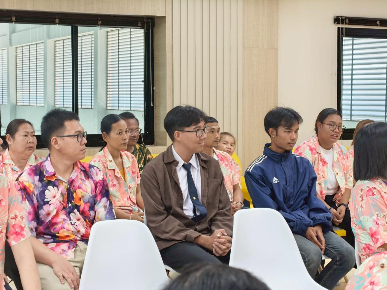 2. กิจกรรมรดน้ำดำหัว ของสำนักบริการวิชาการและจัดหารายได้