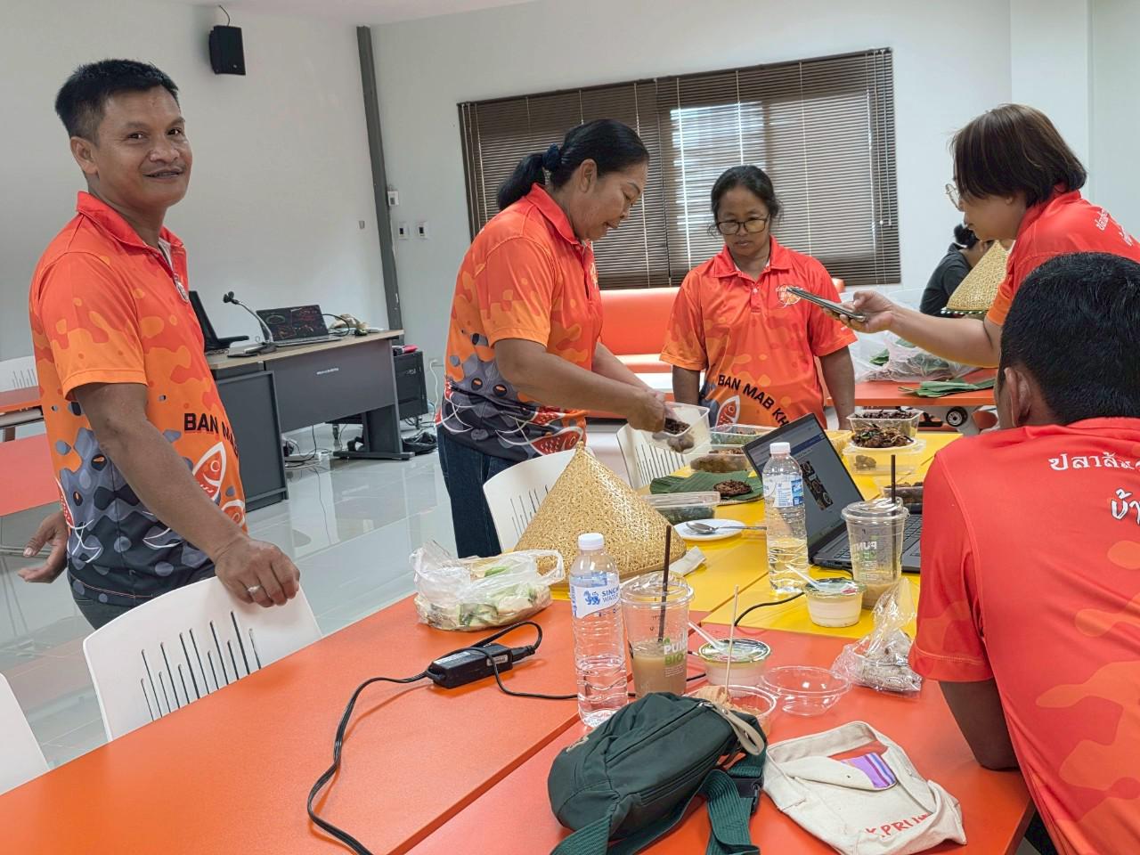 โครงการอบรมเพิ่มทักษะการตลาดออนไลน์ การถ่ายภาพสินค้า และการออกแบบสื่อด้วย Canva สำหรับผลิตภัณฑ์ชุมชน วันที่ 5 กรกฎาคม 2568
