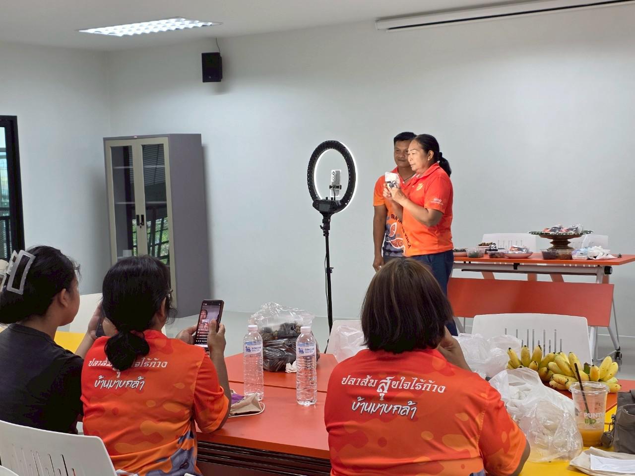 14. โครงการอบรมเพิ่มทักษะการตลาดออนไลน์ การถ่ายภาพสินค้า และการออกแบบสื่อด้วย Canva สำหรับผลิตภัณฑ์ชุมชน วันที่ 5 กรกฎาคม 2568