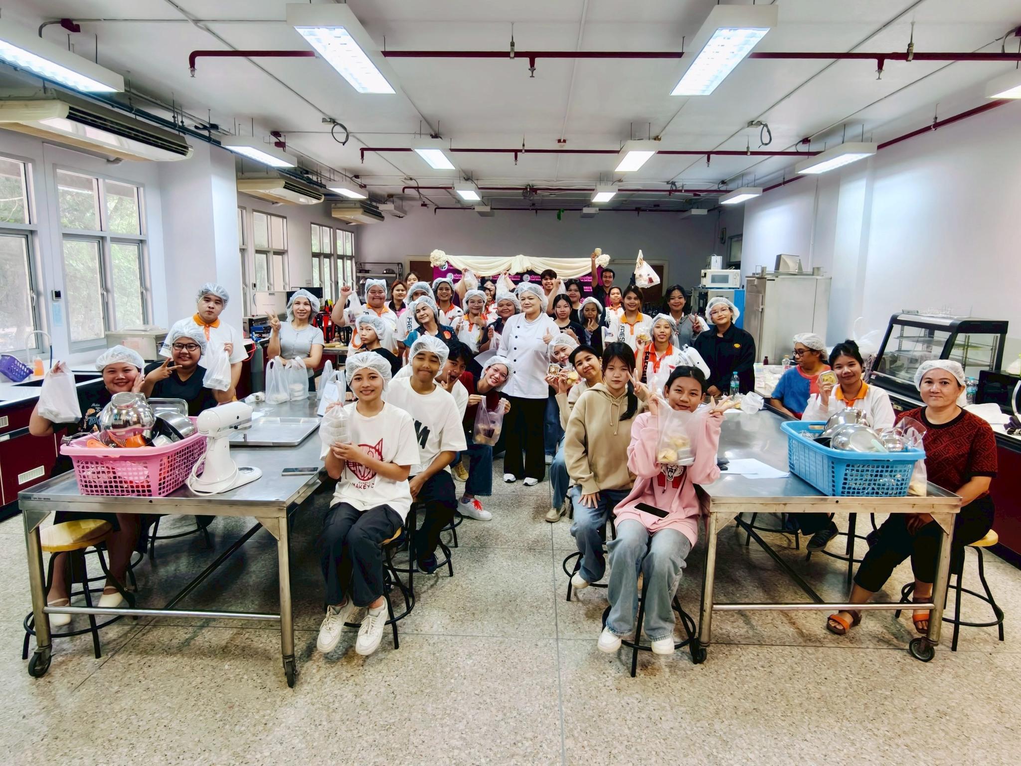 โครงการอบรมเชิงปฏิบัติการอาชีพที่ 2 อาชีพทำเบเกอรี่ (เค้กกล้วยหอมครีมชีส คุกกี้นมฮอกไกโด ทาร์ตสับปะรด) 19-20 กรกฎาคม 2568