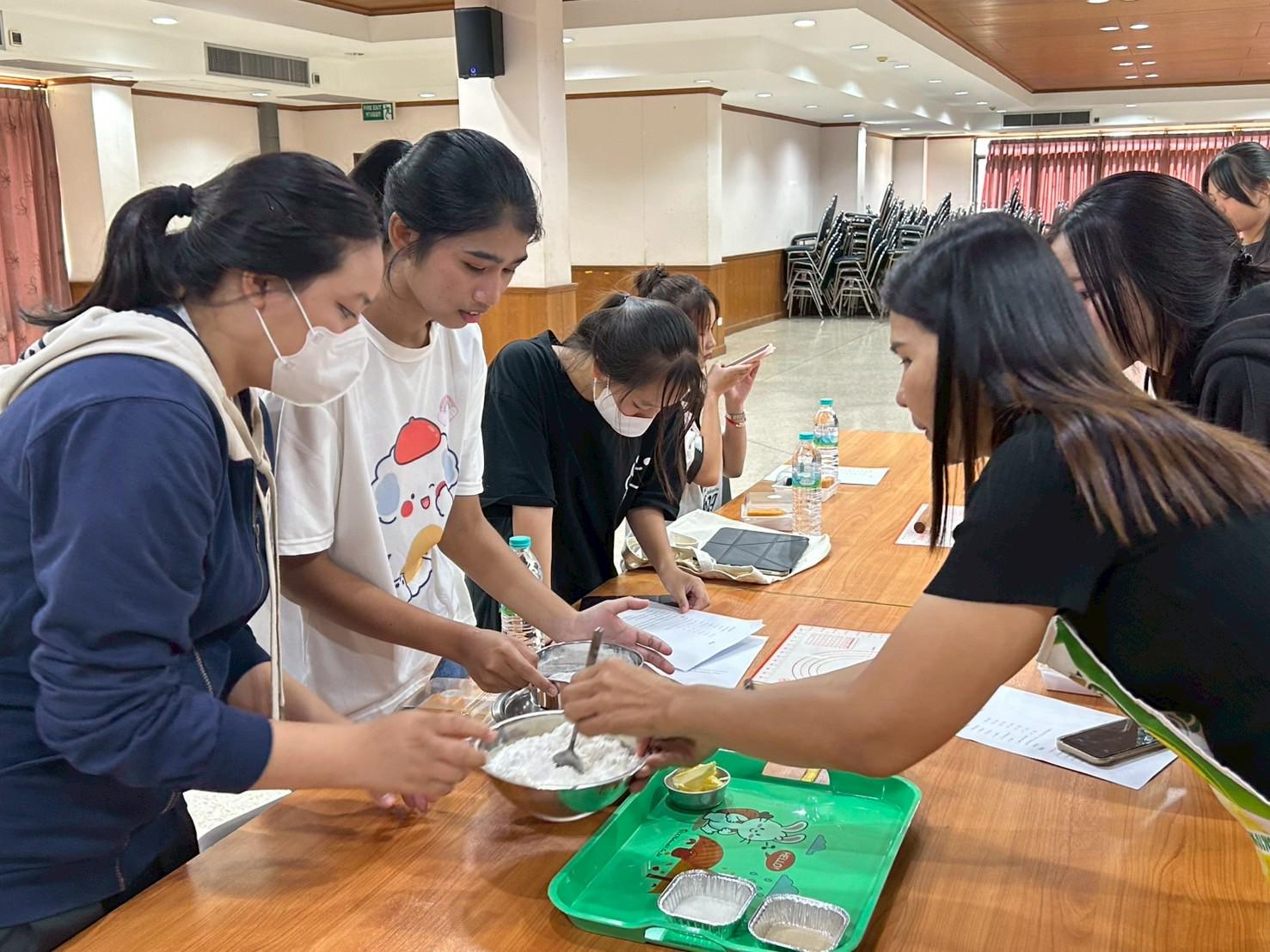 4. โครงการอบรมเชิงปฏิบัติการอาชีพที่ 2 อาชีพทำเบเกอรี่ ณ ห้องประชุมลีลาวดี ชั้น 2 วันที่ 2-3 สิงหาคม 2568